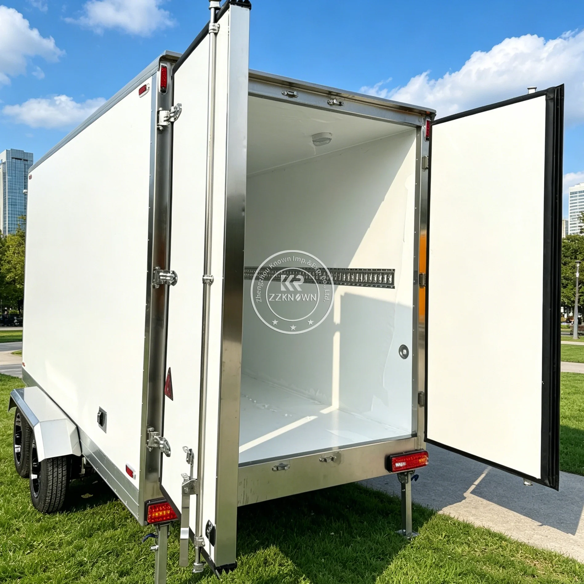 Commercial Freezer Transport Trailer Beverage Cooling Truck Mobile Refrigerated Trailer  For Urban Delivery