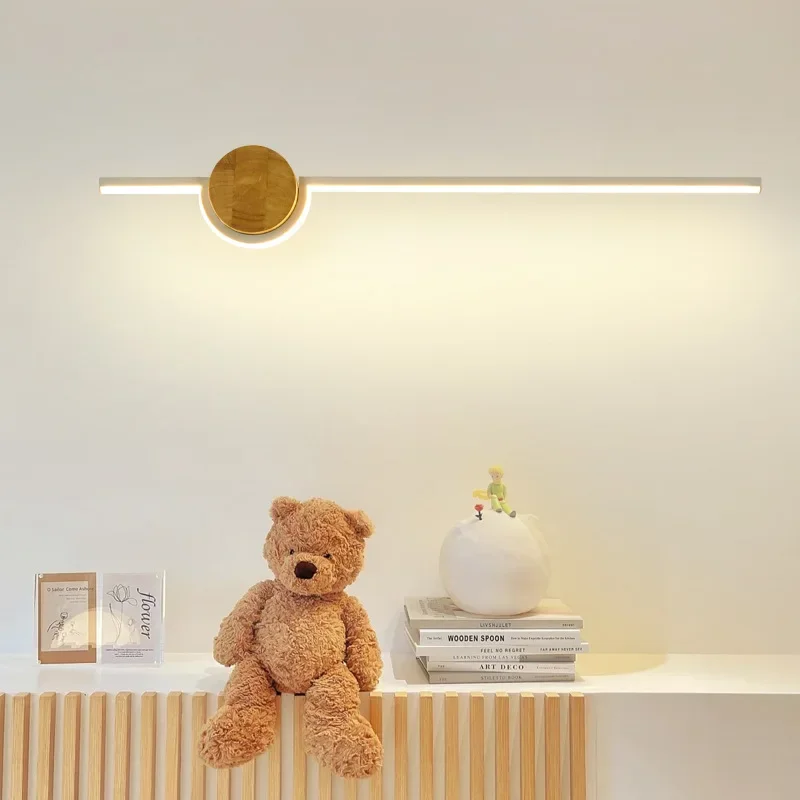 מנורת קיר LED מודרנית לחדר שינה וסלון, גוף תאורה מעץ