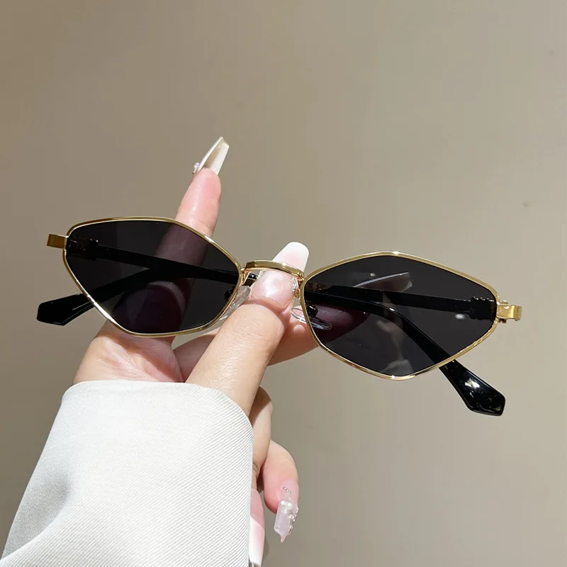 Neue, unregelmäßige kleine Cat-Eye-Sonnenbrille mit Rautenmuster – Modische Sonnenbrille für Damen mit UV-Schutz und Legierungsrahmen zum Autofahren