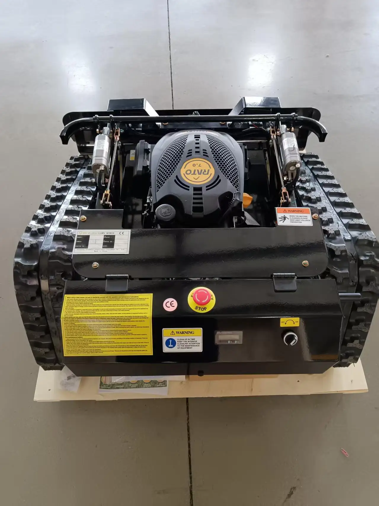 Cortacésped sobre orugas hecho en China, se puede personalizar, empujador de nieve, cortacésped inteligente de doble propósito con control remoto, huerto agrícola para jardín