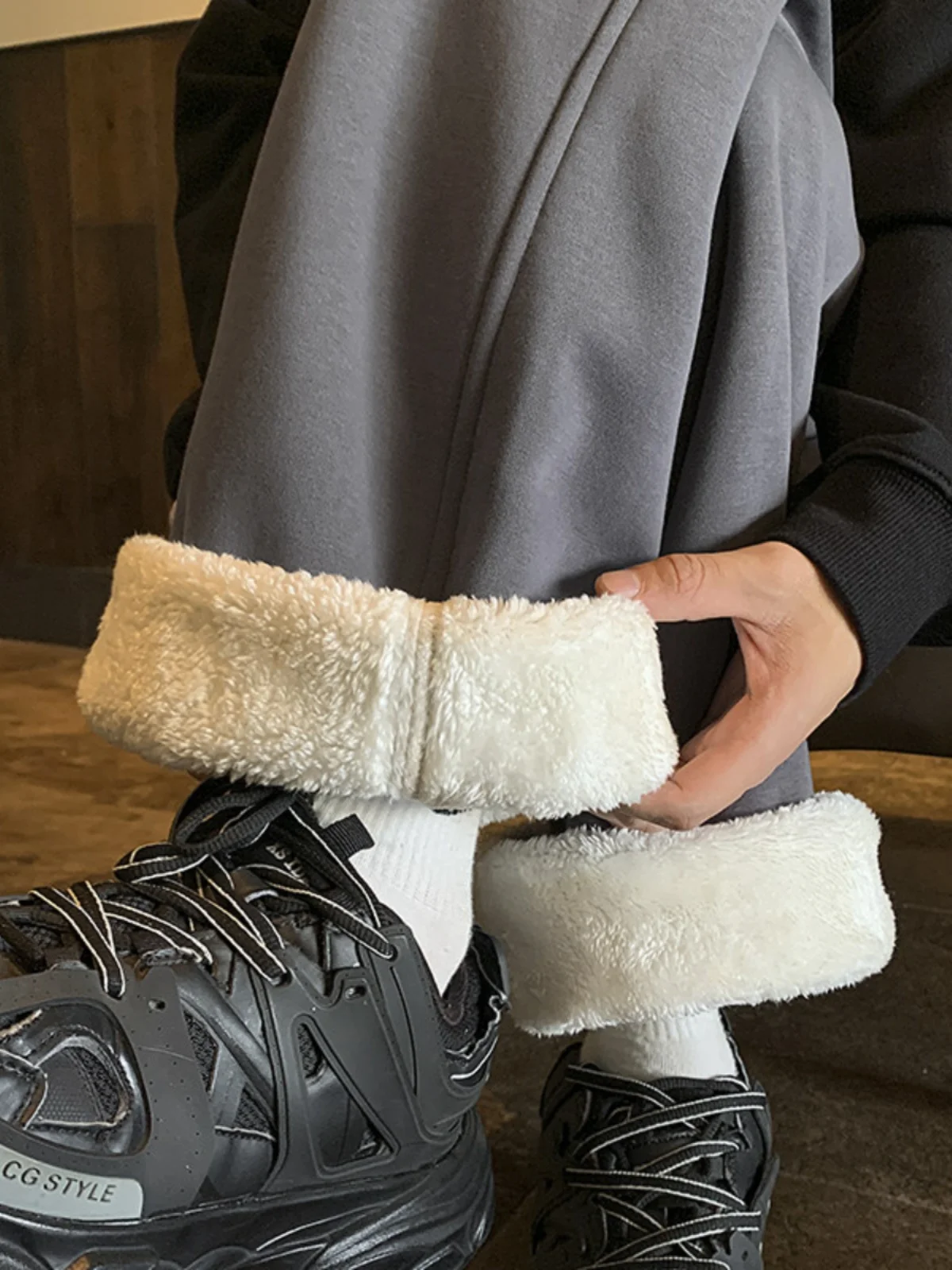 

Мужские утепленные зимние спортивные брюки с начесом из овечьей шерсти, прямые, очень теплые, для температур до -40 градусов Цельсия...