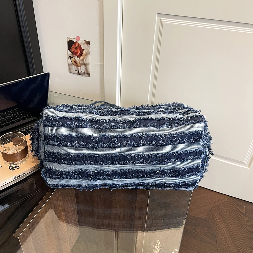 Lazy and casual striped denim bag with three-dimensional edge stitching technology for daily commuting and carrying