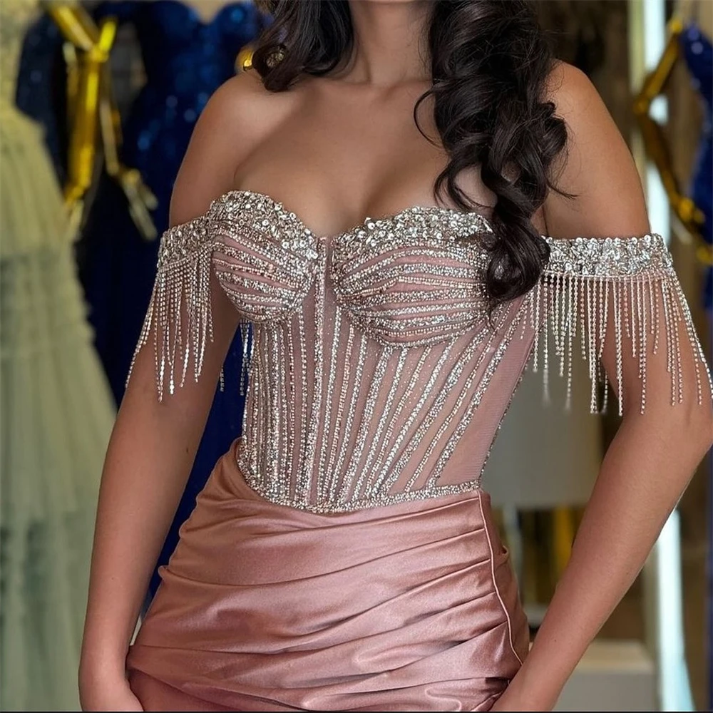 Abito da sera in raso a sirena con temperamento personalizzato Abiti eleganti da ballo in cristallo Abiti sexy per occasioni speciali con strascico