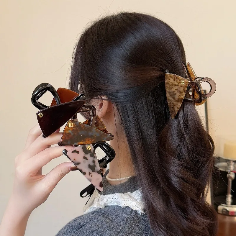 

Korean-style triangular acetate clip-on half-up hair clip Fashionable luxury hair accessory