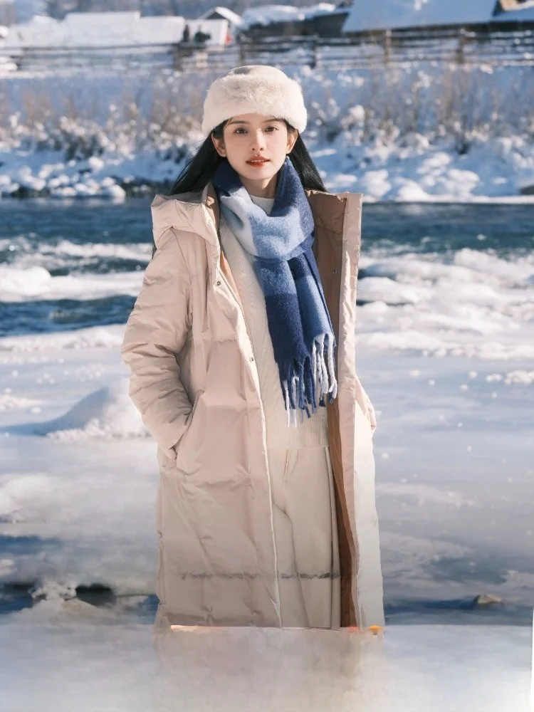 

Зимнее женское пальто Bosideng с капюшоном, утепленное 90% гусиным пухом, приталенное, на молнии, из полиэстера