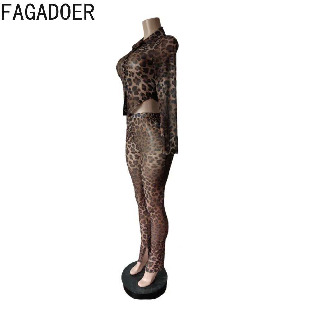 ชุดเซ็ต 2 ชิ้นลายเสือดาวสุดเซ็กซี่จาก FAGADOER สำหรับผู้หญิง เสื้อครอปตาข่ายแต่งผ้าปะติดและกางเกงเข้าชุด สไตล์สตรีทแวร์