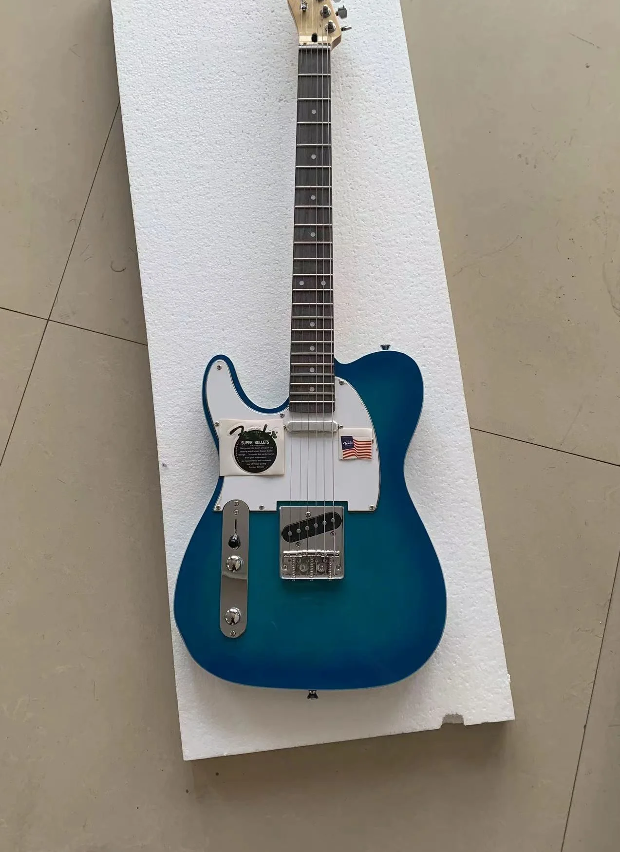 

Classic TV star left hand electric guitar, blue gradient, support customization, free shipping