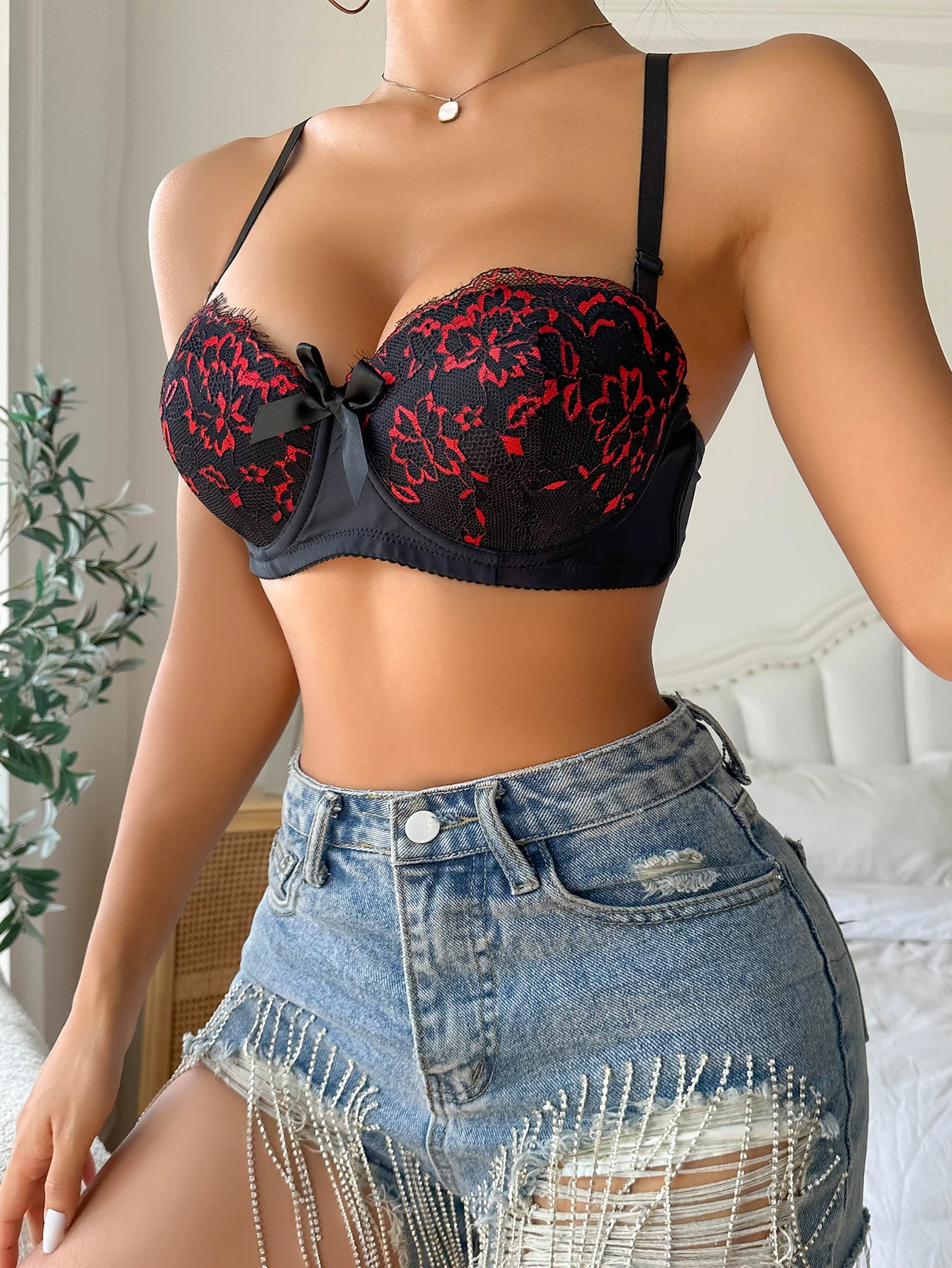 sexy fashion lingerie with European and American style lace edges gathered together Upward adjustable push up bra