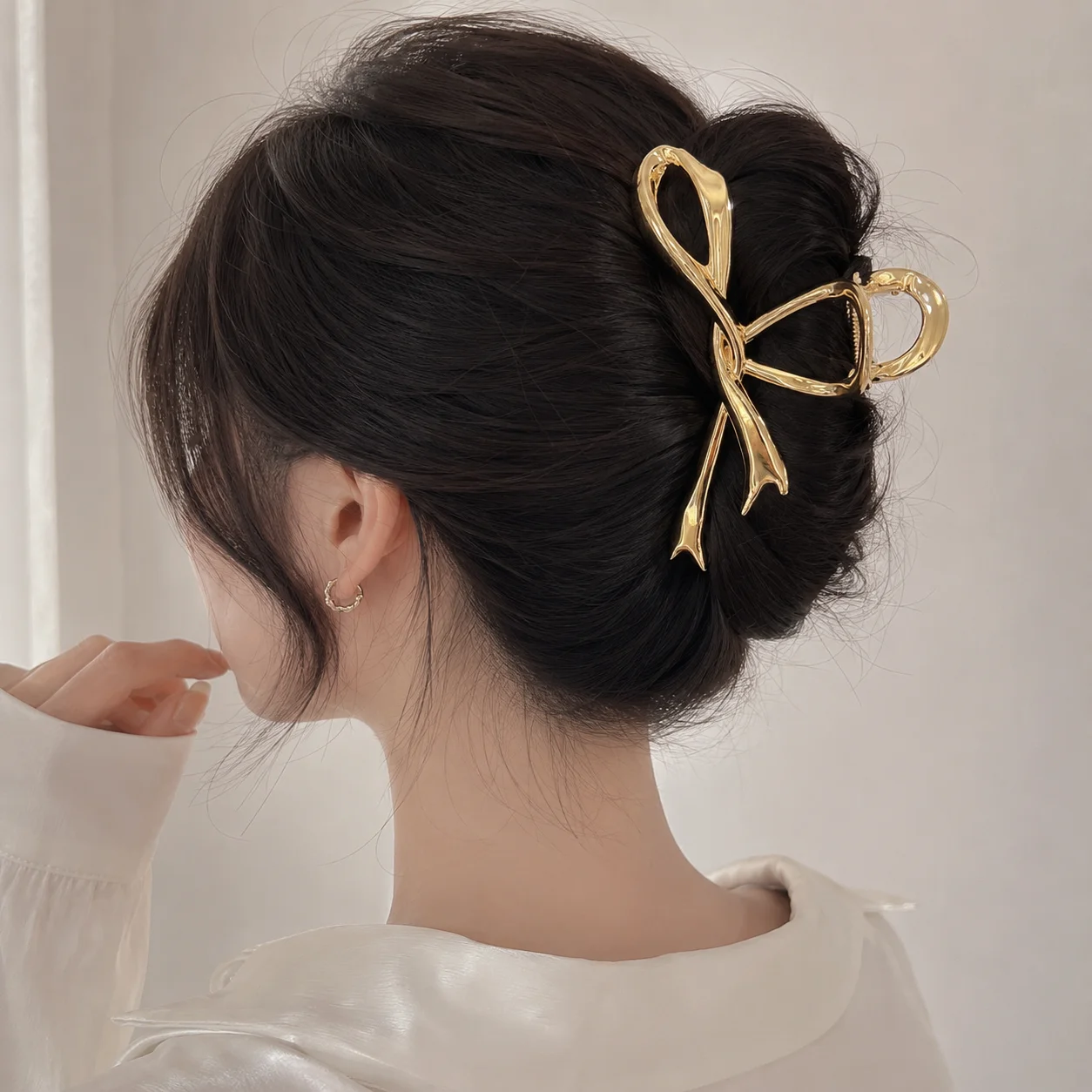Alloy Bow Hair Claw Clip for Women Girls Metal Ribbon Hair Crab Clamp Non Slip Elegant Bun Holder Fashion Hair Accessories Daily view 2