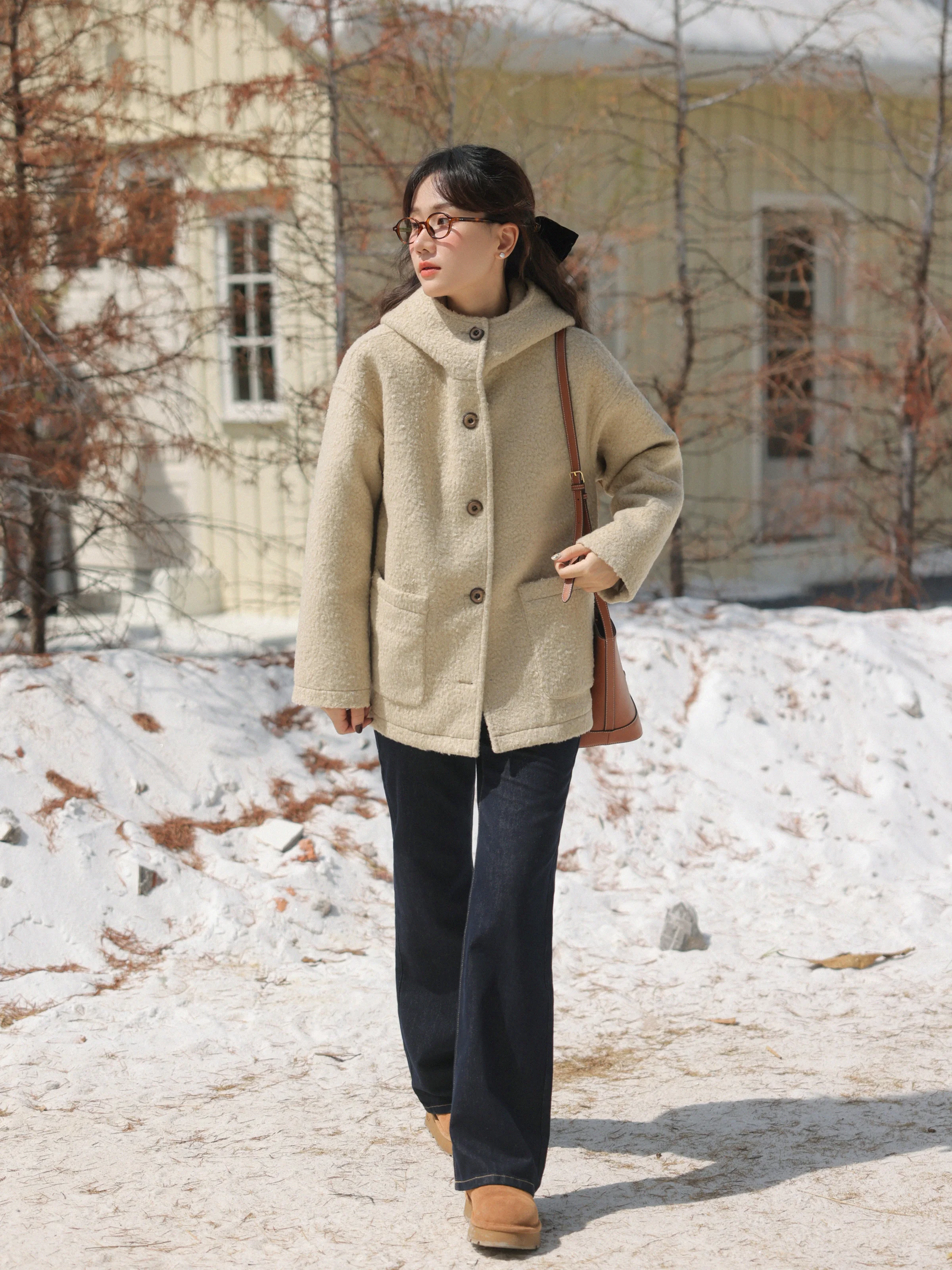 Уютная милая куртка с капюшоном, теплое короткое плюшевое пальто для женщин, повседневная облегающая зимняя верхняя одежда с однобортным дизайном на пуговицах