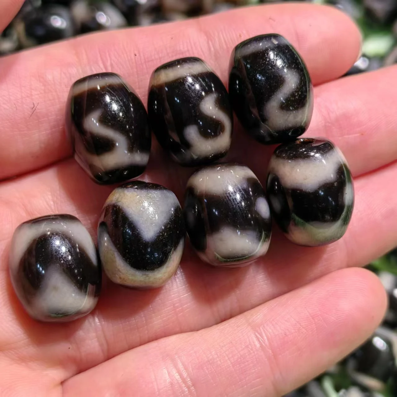 

10pcs/lot natural multiple pattern agate dzi wholesale 16x12mm Black and white Weathering lines Delicate handiwork Accessories