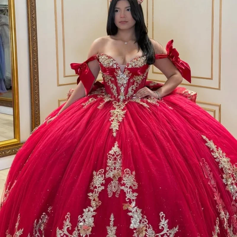 

Блестящее красное платье Quinceanera с кристаллами и золотым блестящим цветком, наклейка с длинным хвостом и бантом, Vestidos De 15, Quinceanera ﻿ Настроить