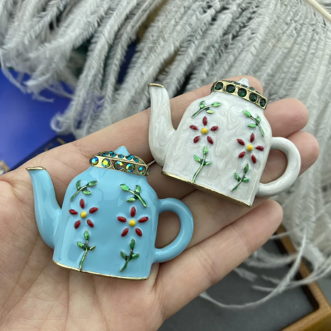 Medieval Vintage Enamel Teapot Pin Rhinestone Creative Design Fashion Brooches for Women 2 Colors Available Good Gift Badges