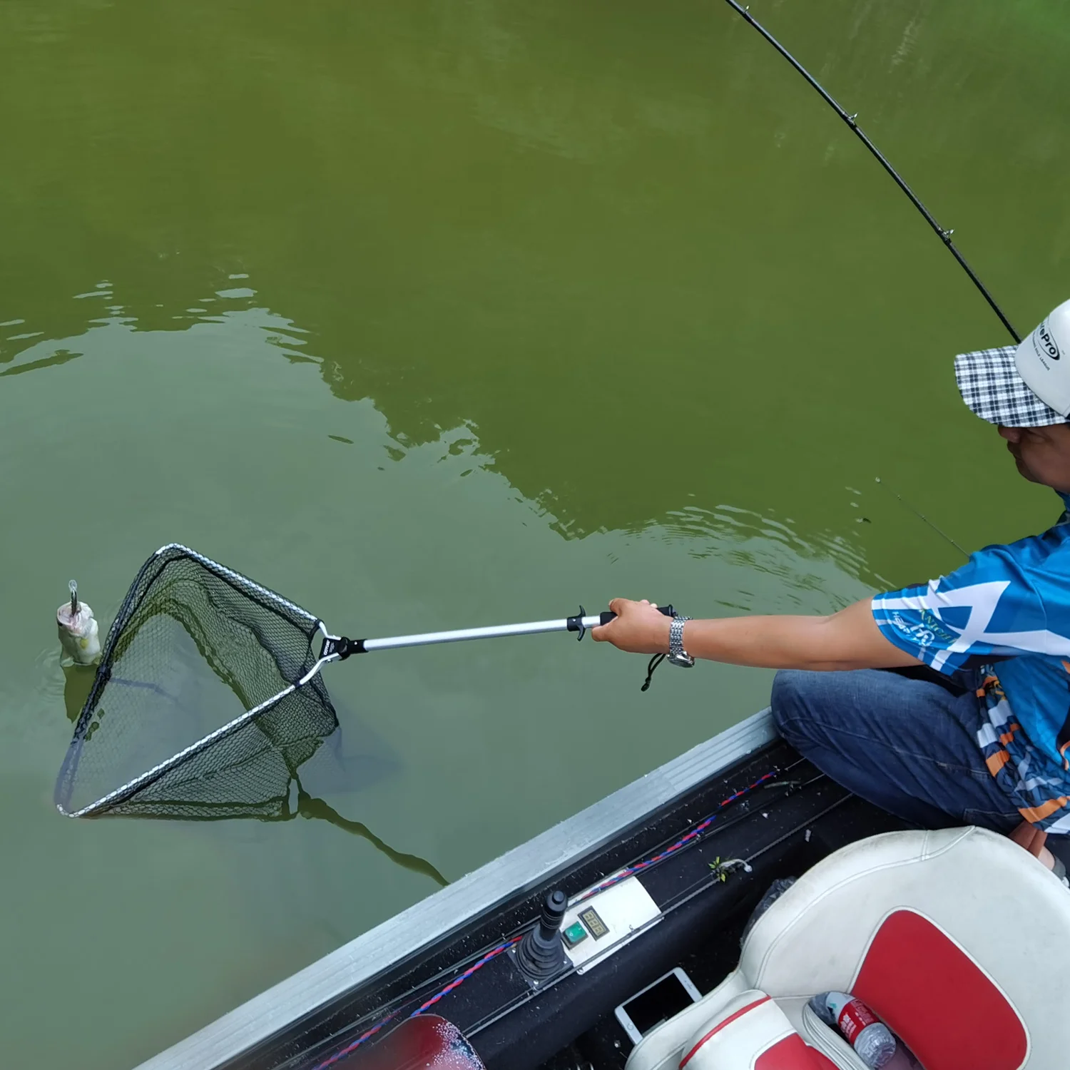 

Складной подсачек для рыбалки Goture — управление одной рукой, портативный, прочный, из алюминиевого сплава, со встроенной весами для морской и пресной воды