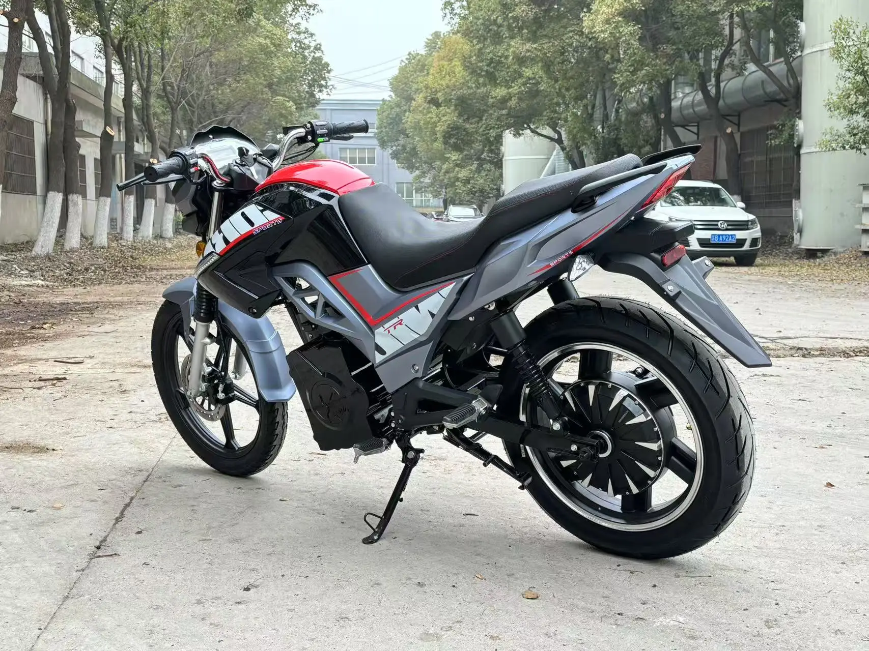 QQA 2025 high-speed retro electric motorcycle adult 72V 95Kmh with 4000 watt motor power lithium battery