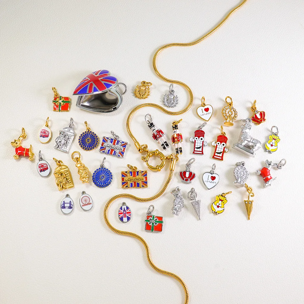 British Series Telephone Booth Bus Pendant DIY Letter Board with An English Style Pendant
