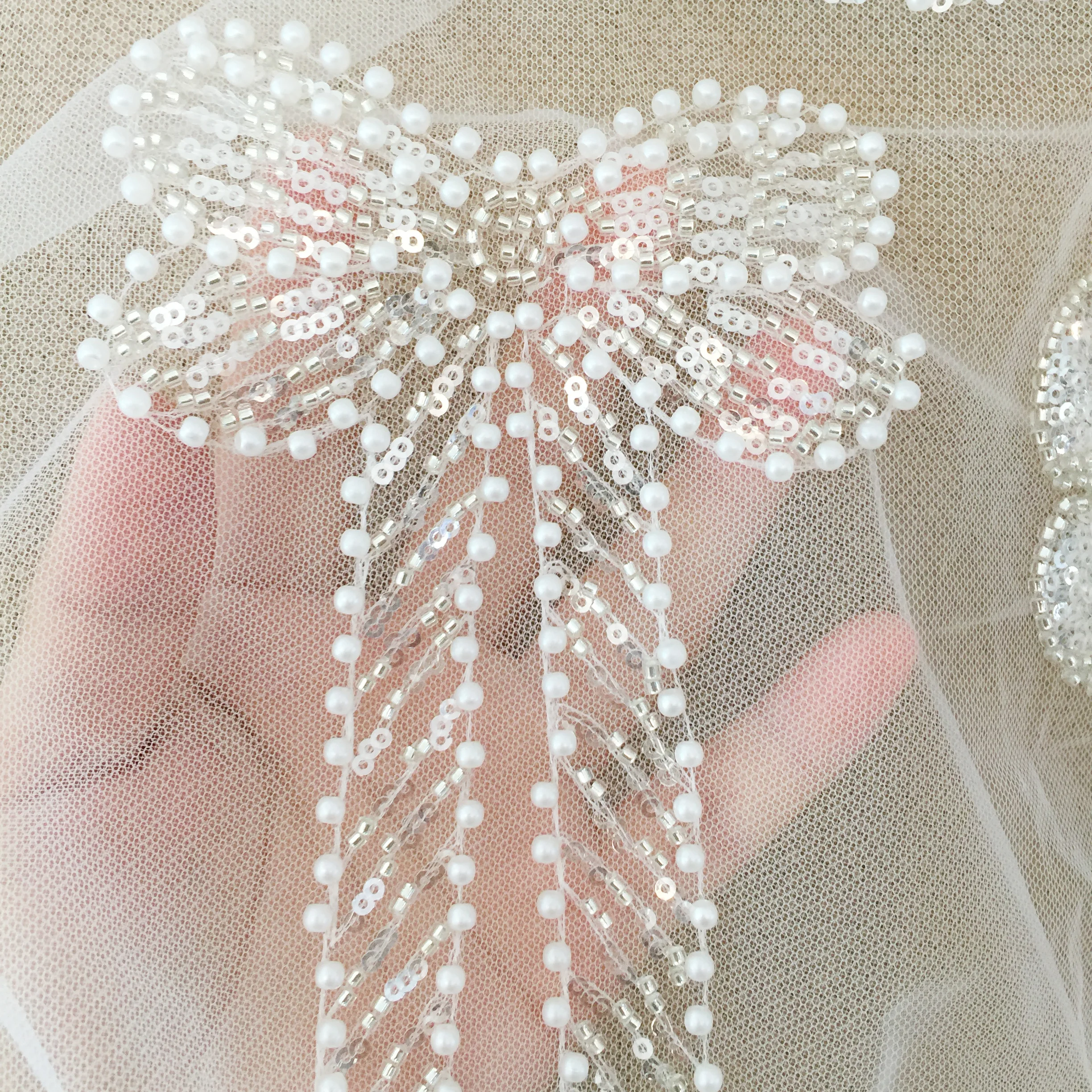 Eleganti applicazioni in pizzo a rete con fiocco in paillettes con perline, velo da sposa, design per copricapo per bambini, toppe carine, accessori