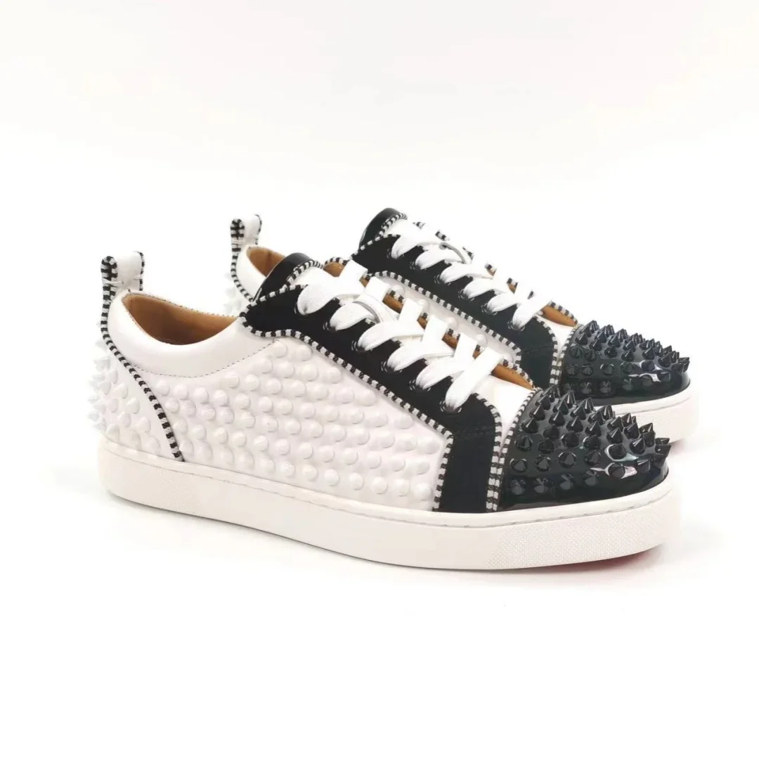 

Unisex Women Men Flat Red Sole Casual Sports Shoes Full Rivets Decorate Black Patchwork White Patent Leather Lace-Up Sneakers DE