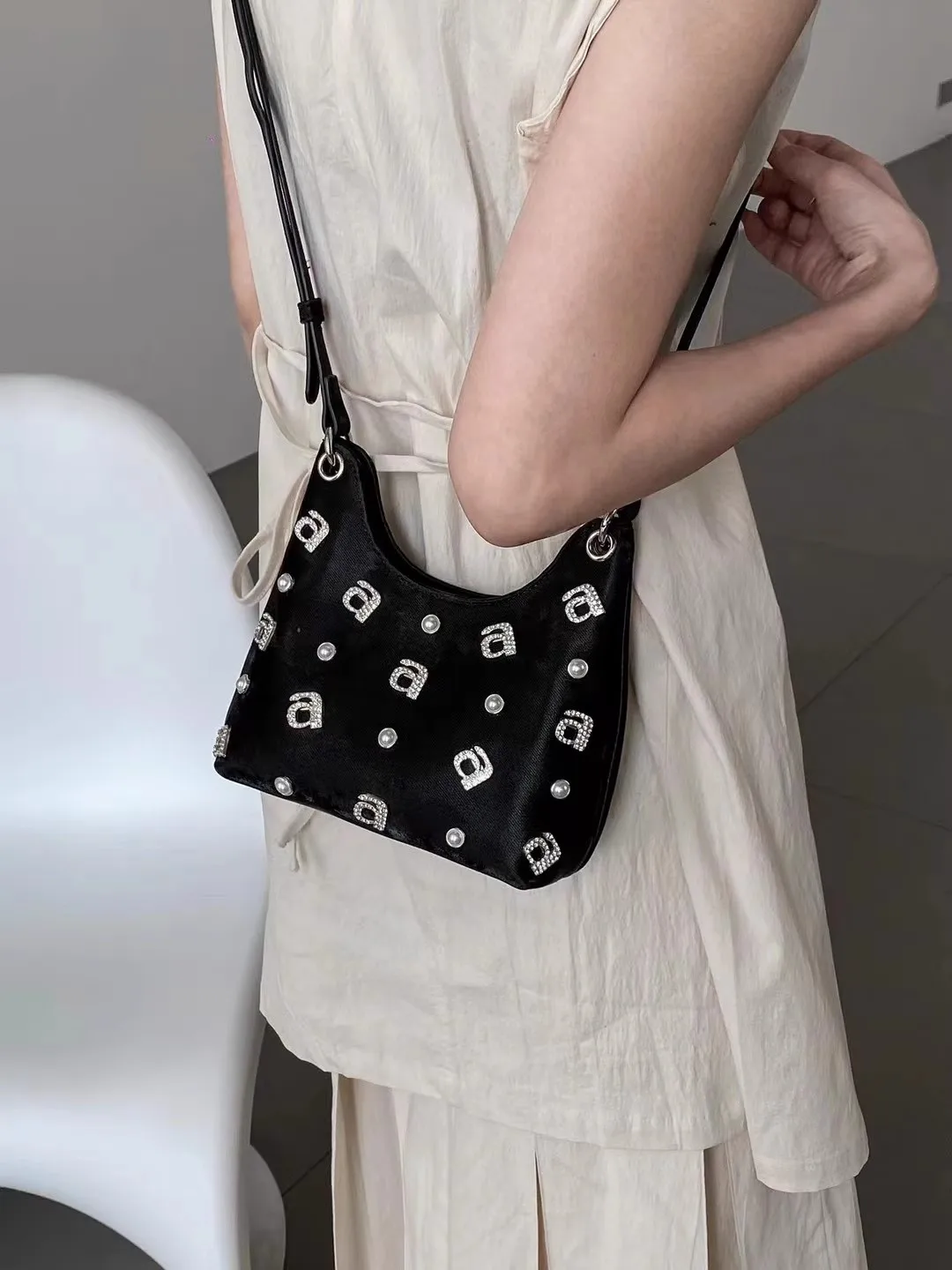 Glitter Shiny Diamonds Women's Handbag High Quality Pearl Beaded Square Bag Shoulder Messenger Bag Lady Purse Female Casual Bag