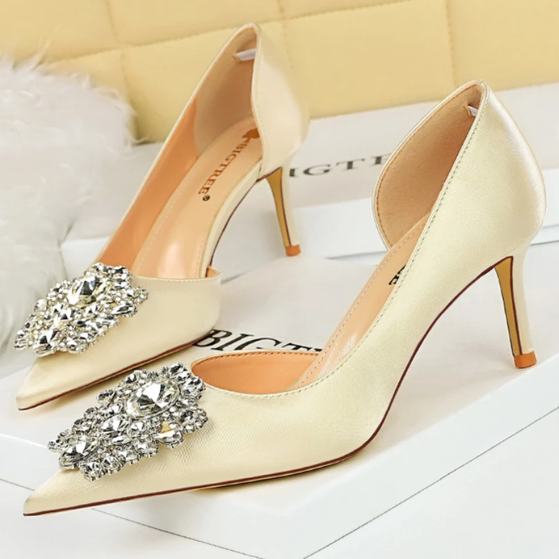 Women Luxury 7cm 10.5cm High Heels Wedding Bridal Pumps Lady Comfortable Party Low Heels Sparkly Rhinestone Red Evening Shoes