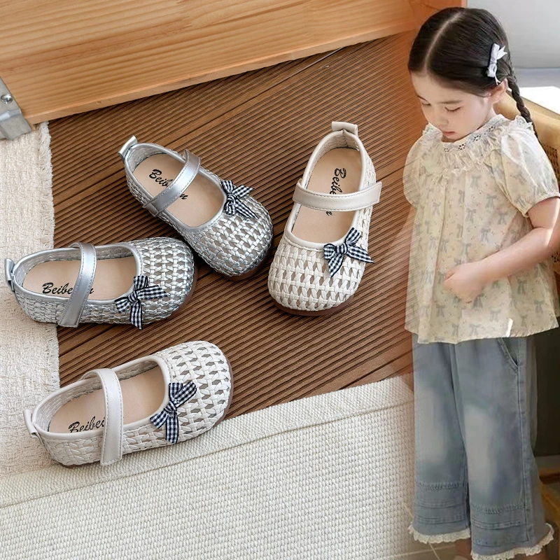Girls' Leather Woven Sandals with Cute Bows 2026 Summer Children's Style Beach Shoes Classic Soft-soled Vacation Shoes Size23-36