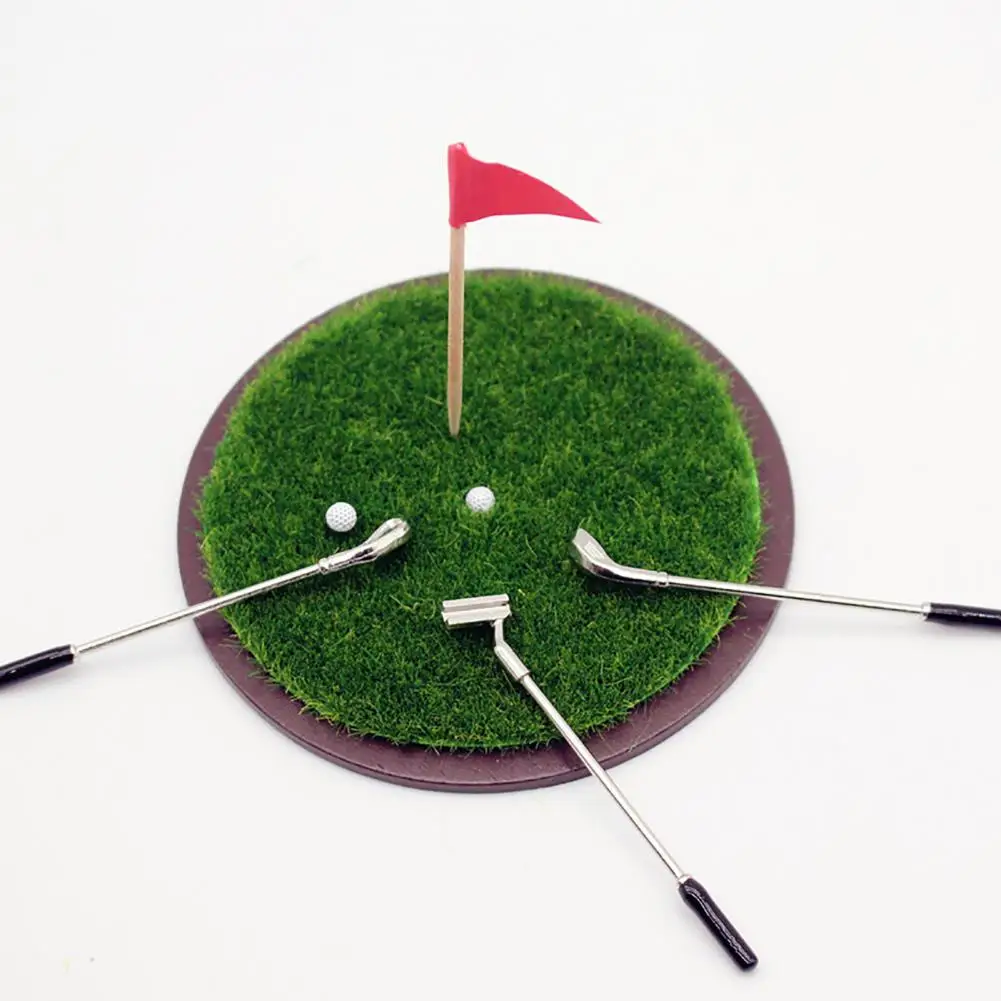 โลหะElectroplated Golf Club Miniature Golf Clubชุดลูกธงสําหรับเด็กแกล้งทําเป็นเล่นตุ๊กตาอุปกรณ์เสริมสําหรับมินิกอล์ฟ