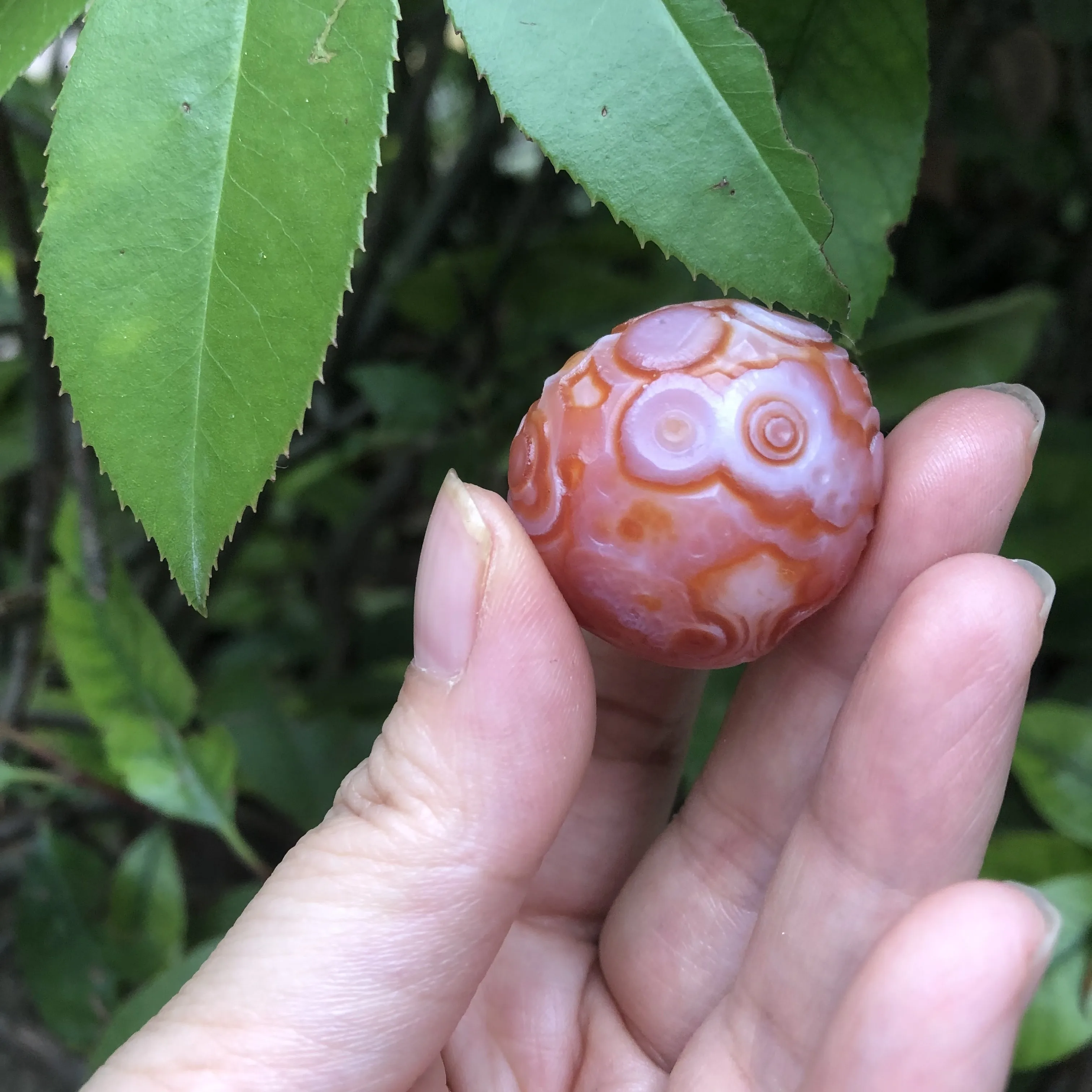 

28G/29.9*28.4*24.6MM Natural Outer Mongolian Eye Stone Flower Eye Agate Relief Shallow Surface Red Gems About To Disappear