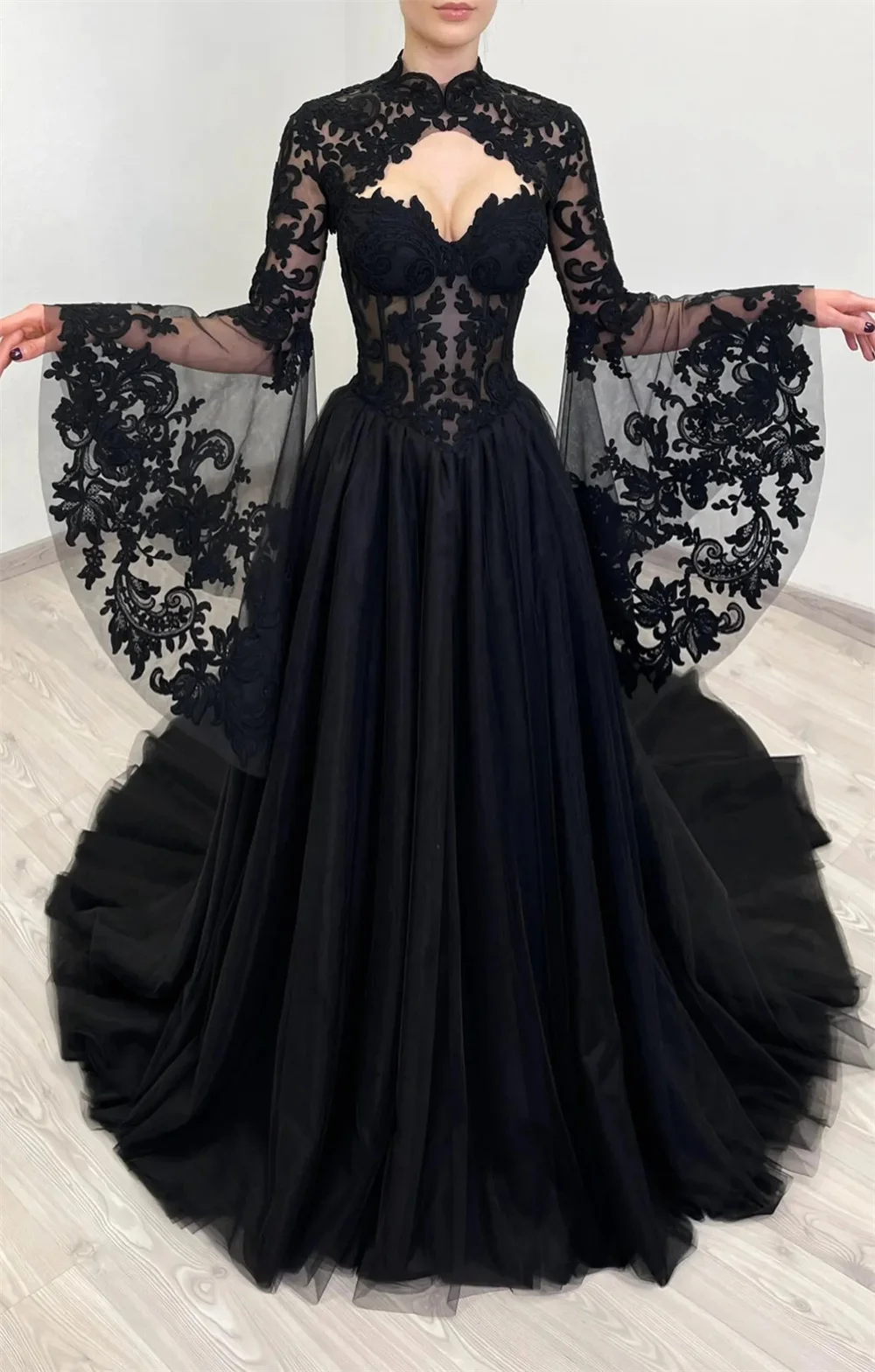 Tokyo Customized Black Sweetheart Neck Wedding Dress Long Sleeves Back Lace-Up Bridal Gowns Court Train A-Line Wedding Gowns