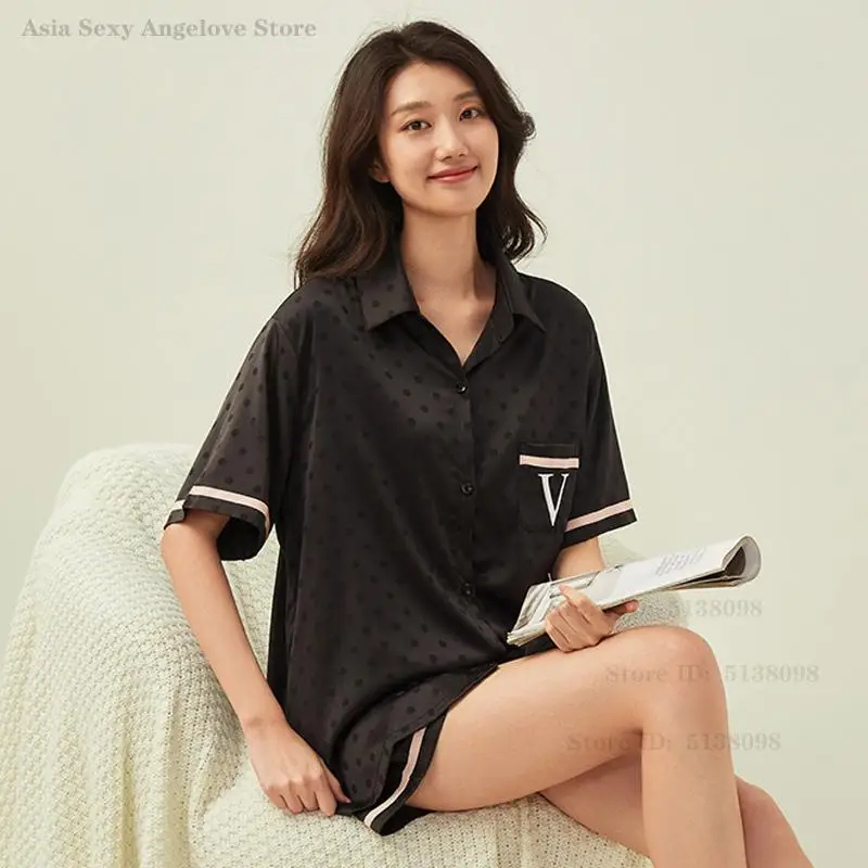 طقم بيجامات جديد لربيع وصيف ملابس نوم مخططة باللون الوردي بأكمام قصيرة بدلة بيجامات من الحرير الجليدي والساتان ملابس منزلية