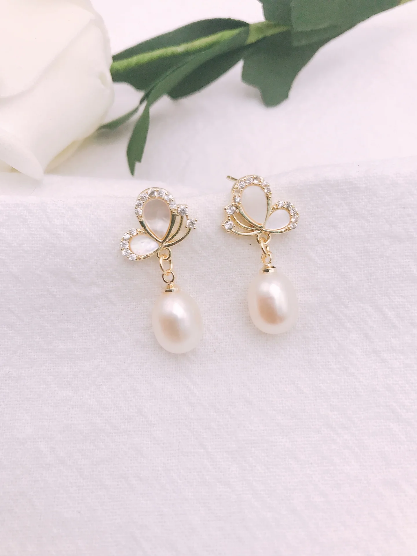 

Gorgeous Huge AAAA 10-13mm South Sea White drop Pearl Earring 925s