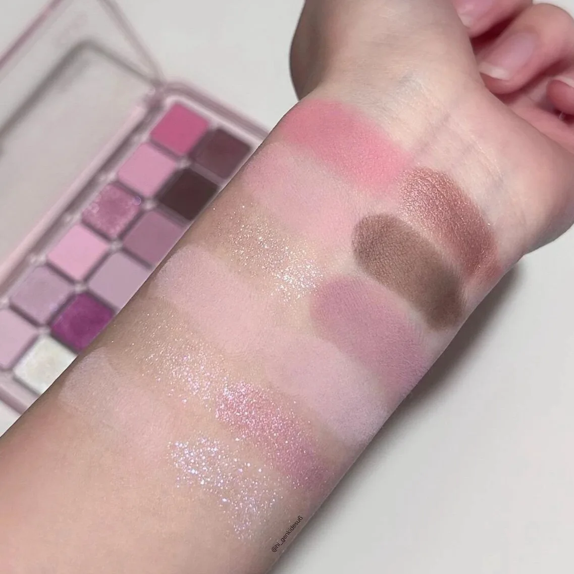 12 色シマーマットアイシャドウパレットヌードローズピンクグリッター顔料アイシャドウ持続防水メイクアップパレット化粧品