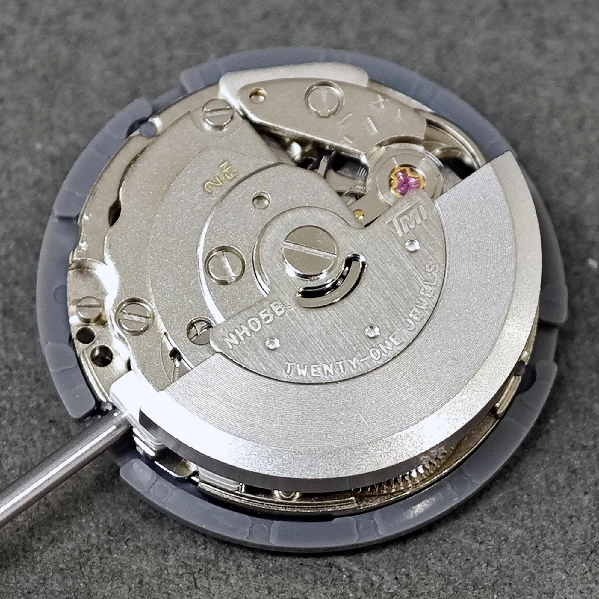 Accesorios de reloj de movimiento NH05 Original japonés nuevo NH05B movimiento mecánico completamente automático calendario único para mujer