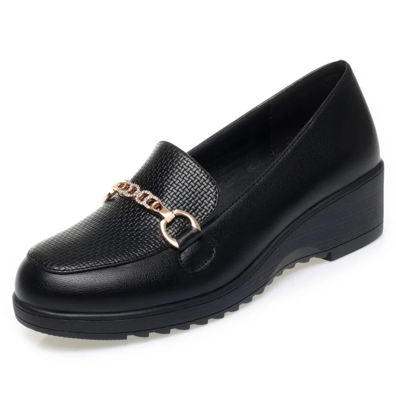 Mocassini da donna primavera estate scarpe basse altezza crescente calzature nere mocassini Slip-on scarpe Casual in morbida pelle con zeppa