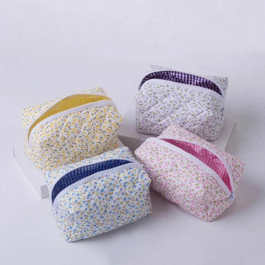 

Storage Organizer Floral Puffy Quilted Makeup Bag Flower Printed Cosmetic Pouch Large Travel Cosmetic Bag Makeup Accessory
