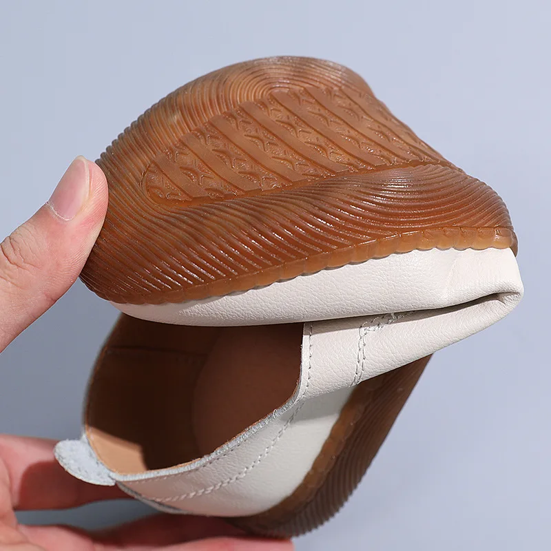 2023 Summer New Soft Sole Small White Shoes for Women Hollow Mother Shoes Small Leather Shoes Casual Bean Shoes for Women Large