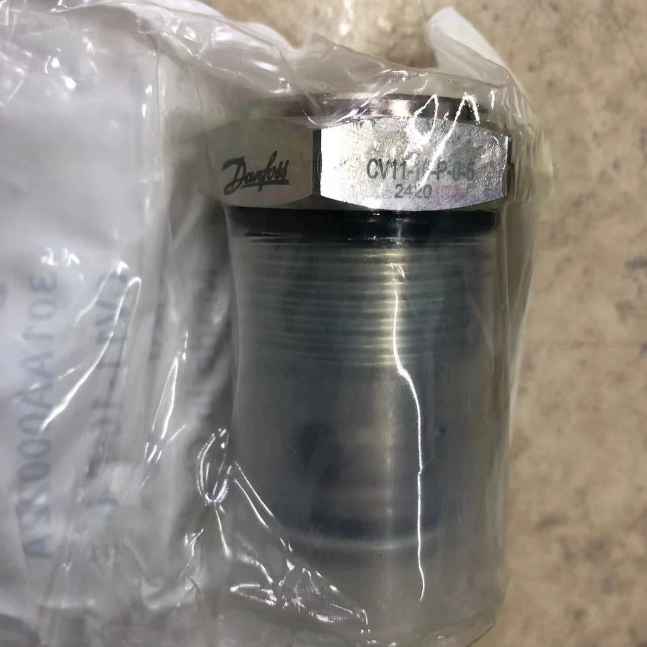 CV11-16-P-0-5 301AA00022A CV11-16 CV11-16-P-0 CV11-16-P ea  ton vick  ers original genuin check valve in stock competitive Dan f