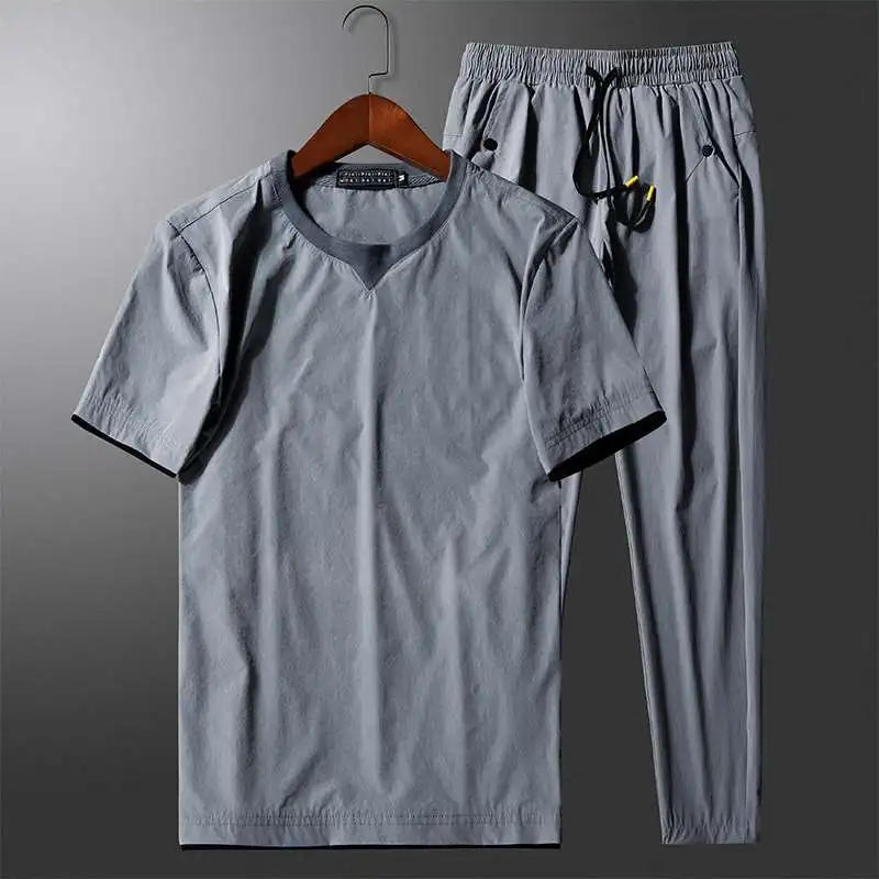 

Летний спортивный костюм из ледяного шелка для мужчин, комплект из двух предметов: футболка и длинные брюки, удобный и дышащий мужской костюм