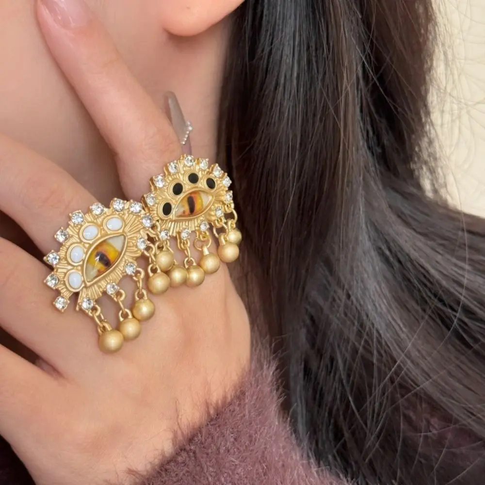 Anillo de ojo de demonio geométrico, anillo de ojos azules perla exagerada, accesorios de joyería de diseño minoritario, anillo de oro Vintage para pareja
