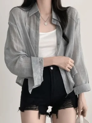 シックな夏のアンチエイジングヴィンテージアイスクリームカラー長袖レディースシャツしわ加工日焼け止めルーズフィット通勤スタイル