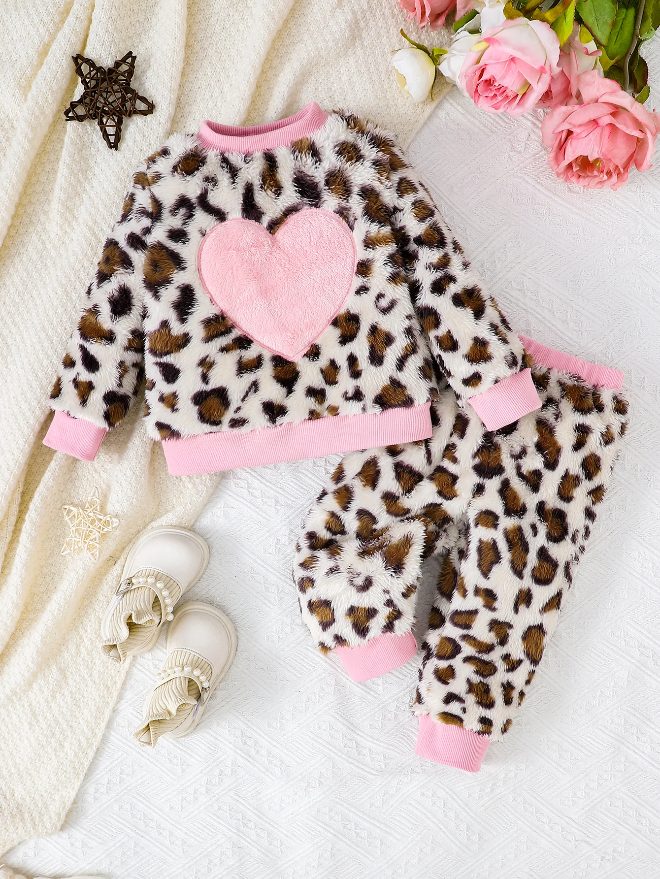 

Baby Girl Autumn Winter Casual Leopard Print Pink Heart Embroidery Long Sleeve + Leopard Print Pants Two-Piece Set