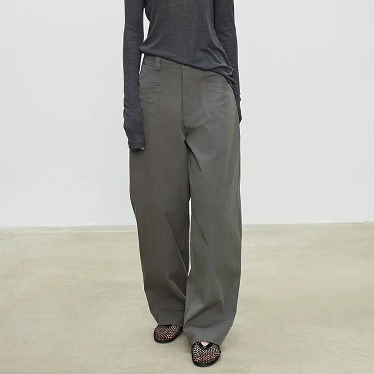 

Женские брюки Maxdutti в скандинавском минималистичном стиле с текстурой и вертикальными разрезами, коллекция 2026