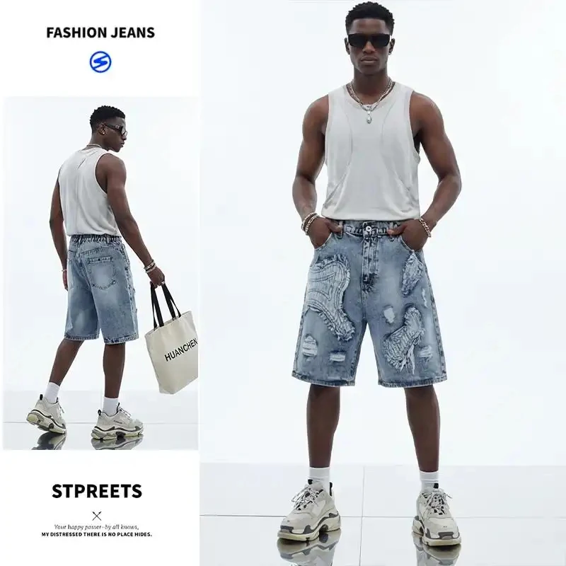 

Мужские повседневные джинсы для лета 2026, свободный крой до колен, винтажный уличный стиль, американская мода, с рваными элементами и нашивками