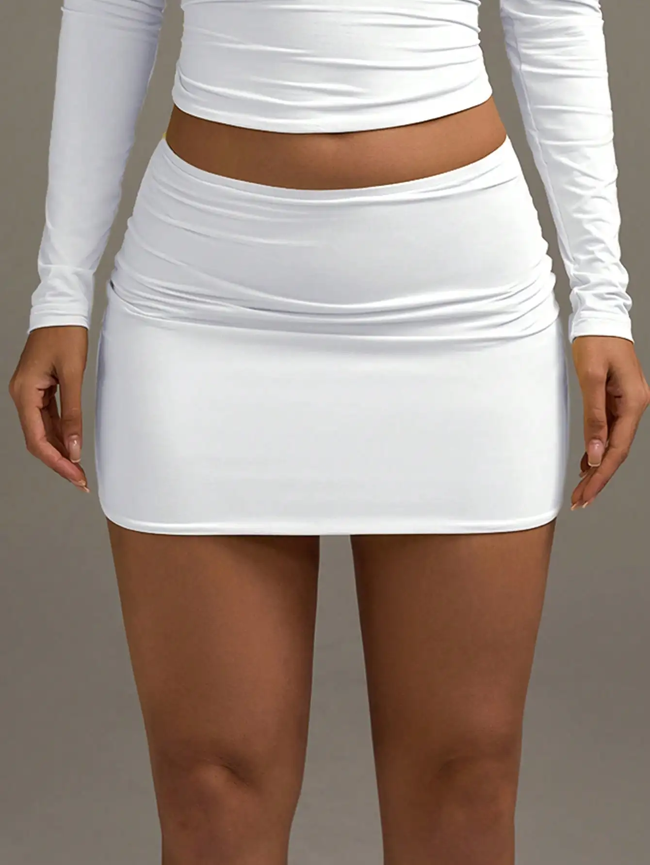 

Женская однотонная плиссированная облегающая юбка черного цвета, весна