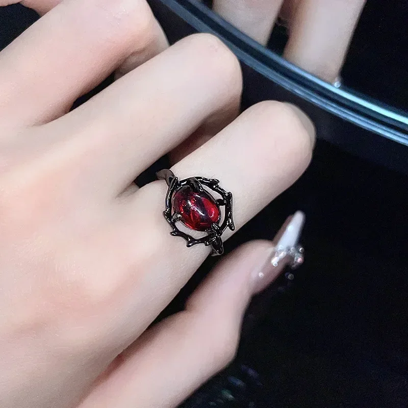 2024 New Punk Black Rings Thorns Vine Twine Red Rhinestones Hollow Unsex Couple Finger Ring Women Men Fashion Jewelry Party Gift