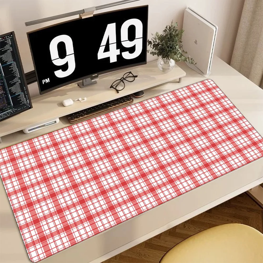 Red Gingham Plaid Large Mouse Pad, XL Gaming Desk Mat, Non-Slip Rubber Base, Picnic Office Pad