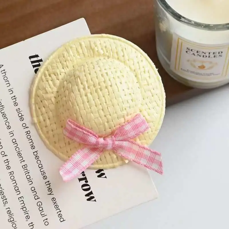 4 Stück Mini-Haarspangen und Haargummis in Strohhut-Form, weiche Pastellfarben, Karomuster-Schleifen für Mädchen, ideal als Sommer-Haarschmuck für den täglichen Gebrauch. – Detail 12