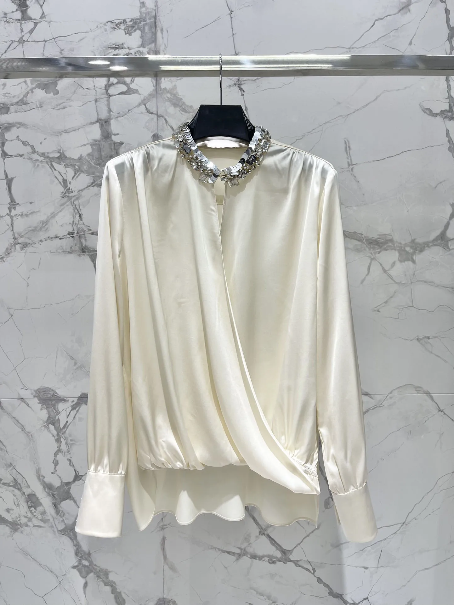 

2024 Spring/Summer New Women's Wear Loose and Irregular Design Silk Diamond Collar Long Sleeve 0420