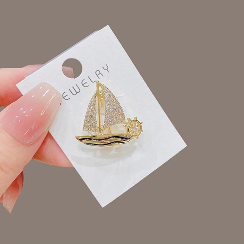Delicate Small Sailboats Brooches For Women Men Unisex Temperament Metal Lapel Pins Corsage Party Clothing Accessories Gifts
