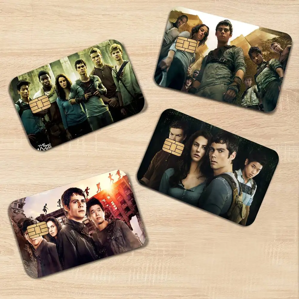 Película The M-Maze R-Runner Series Anime: Pasa o Ahorra - Protector de Tarjeta Ultra Resistente sin Decoloración para Tarjetas de Débito y Crédito