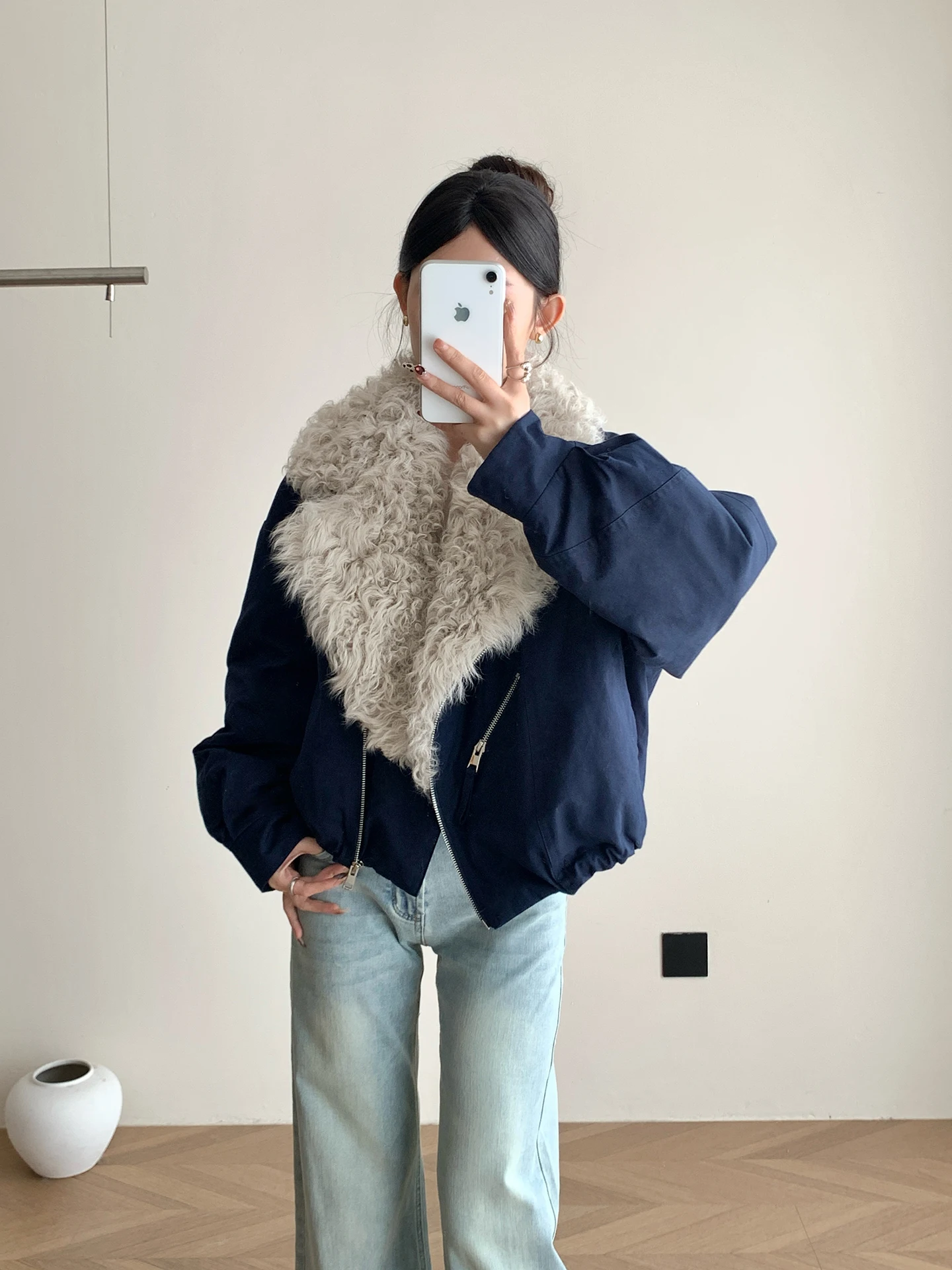 

Новая женская короткая парка-пуховик 2025 года с гусиным пухом, теплая, винтажная, с воротником из овечьего меха, зимняя верхняя одежда, бренд MOTIMA